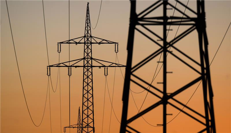 Energiekrise: Das zahlen Haushalte für Strom und Gas Von Januar an soll eine Strompreisbremse greifen, mit der Haushalte und auch Unternehmen gezielt entlastet werden sollen. Foto: Julian Stratenschulte/dpa