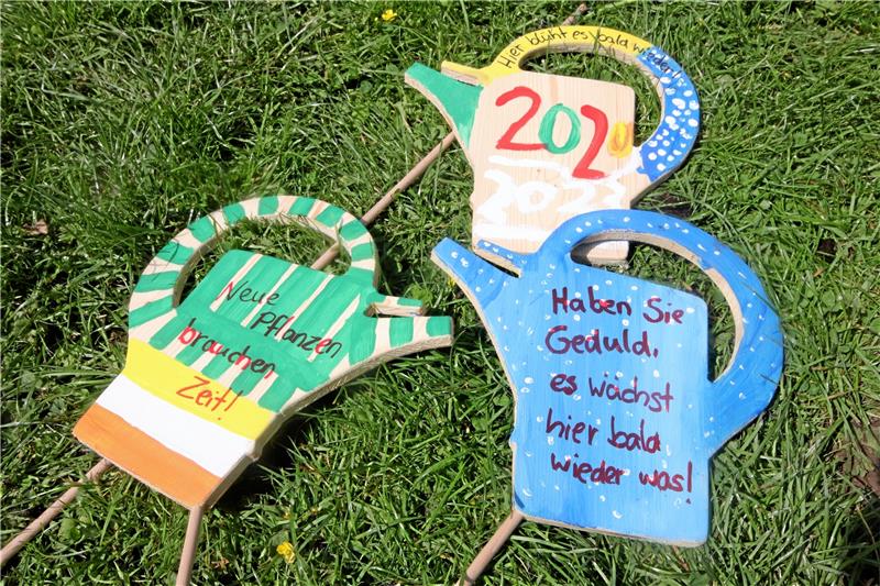 Landesgartenschau Bad Gandersheim zieht Sommerkleid an Von Kindern gestaltete Schilder überbrücken die Wartezeit. Foto: Gereke