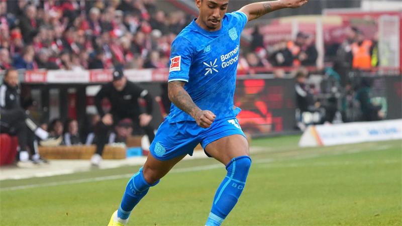 Werder baut um: Mbangula weg, zwei neue Verteidiger da Von Leverkusen nach Bremen: Der Brasilianer Arthur (Archivbild).