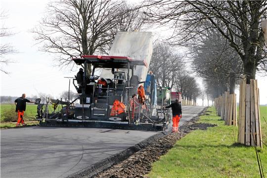 Von Neuenkirchen aus geht es für den Fertiger Richtung Gielder Kreuzung, die in den kommenden Monaten mit Millionenaufwand zu einem Kreisverkehr umgebaut wird. Foto: Gereke