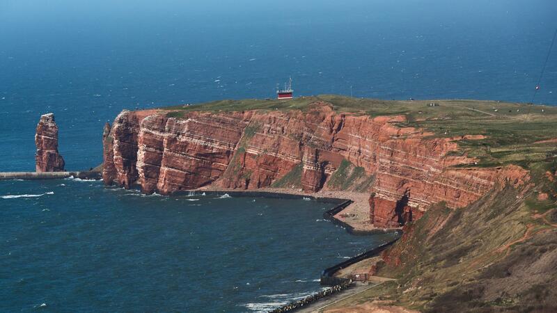 Von Ostfriesland aus fuhr ein Katamaran in den vergangenen Jahren die Hochseeinsel Helgoland an. (Archivbild)