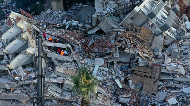 Geologe: Gute Bauvorschriften retten Leben bei Erdbeben Von Trümmern eingeschlossen: Bei dem Erdbebenunglück im türkisch-syrischen Grenzgebiet im Jahr 2023 kamen über 50.000 ums Leben (Archivbild).