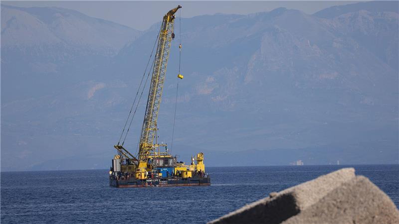 Luxusjacht „Bayesian“ wird geborgen Von der Bergung erhofft sich die Staatsanwaltschaft Aufschluss, wie es zu dem Unglück kommen konnte. Darüber gibt es jede Menge Spekulationen bis hin zu Verbindungen ins Geheimdienst-Milieu.