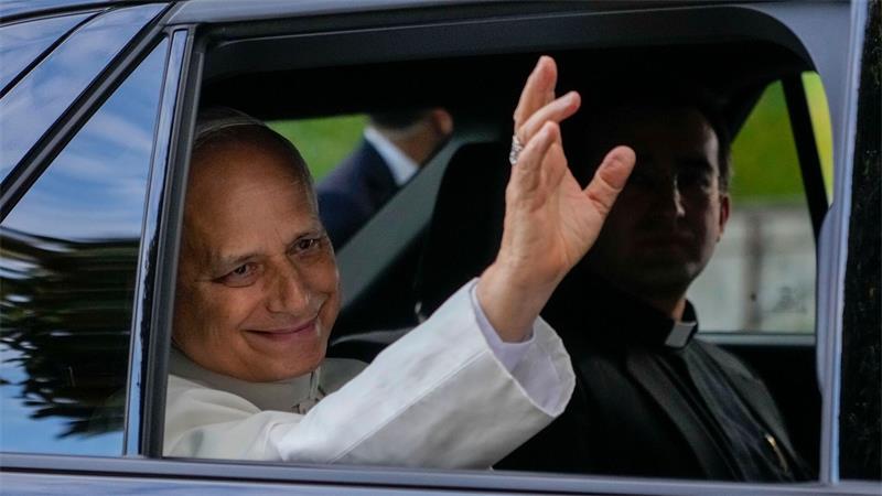 Papst nach Krebs-OP zurück im Vatikan Von der Klinik Gemelli in Rom wurde der Papst zurück in den Vatikan gebracht.