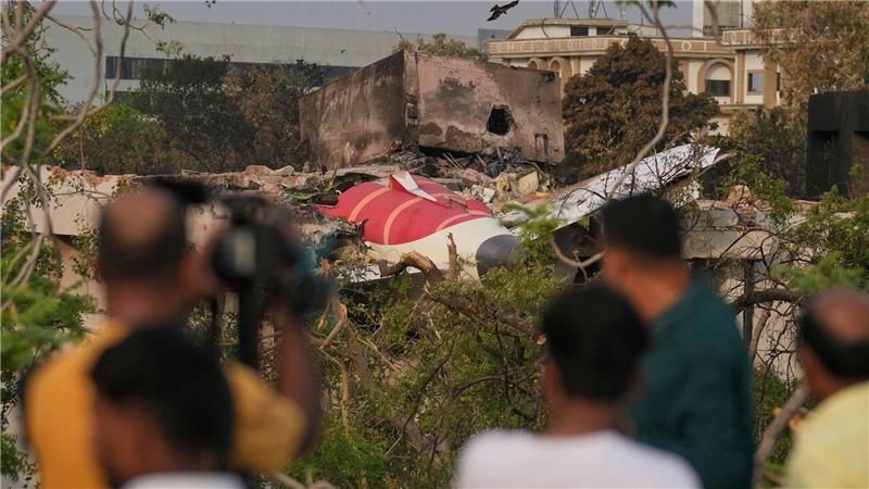 Air India zahlt nach Flugzeugabsturz an Opferfamilien Von der Regierung wurden bisher keine offiziellen Totenzahlen genannt.
