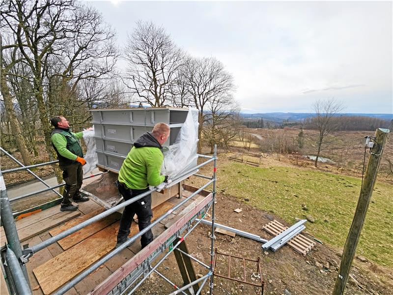 Von der Südwestseite haben derzeit die Handwerker einen exklusiven Fernblick. Foto: Potthast