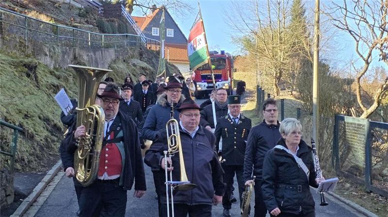 Bergdankfest in Wildemann weckt Erinnerungen von früher Von der Wildemanner Kirche herab geht es mit der Kapelle vorweg in den Ort zum Hotel „Rathaus“, wo ein Tscherperfrühstück wartet.