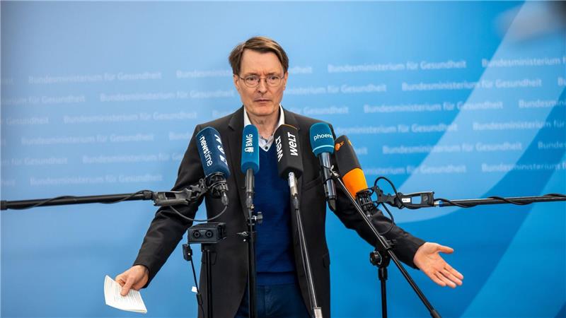 Elektronische Patientenakte soll Behandlung besser machen Von der elektronischen Patientenakte erhofft sich der scheidende Gesundheitsminister Karl Lauterbach (SPD) große Verbesserungen.