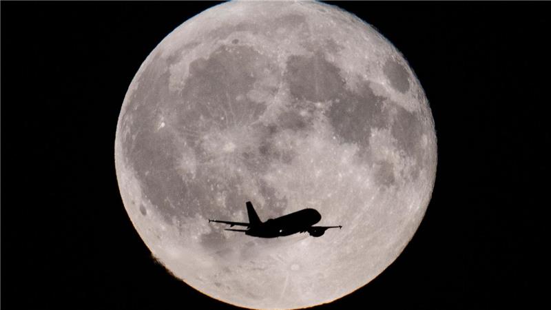 Luftverkehrswirtschaft: Deutsche fliegen hinterher Von deutschen Flughäfen starten immer noch weniger Jets als vor Corona.