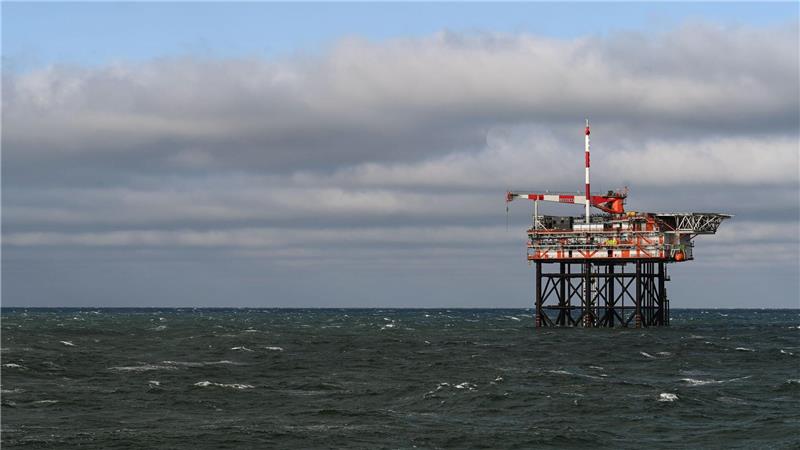 Von dieser Bohrplattform soll in der Nordsee vor Borkum nach Gas gebohrt werden. (Archivbild)