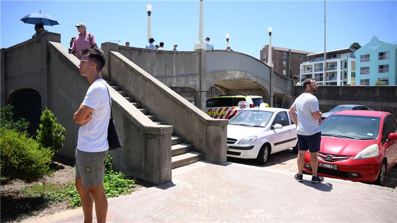 Von dieser Fußgängerbrücke aus feuerten die Täter in die Menge.