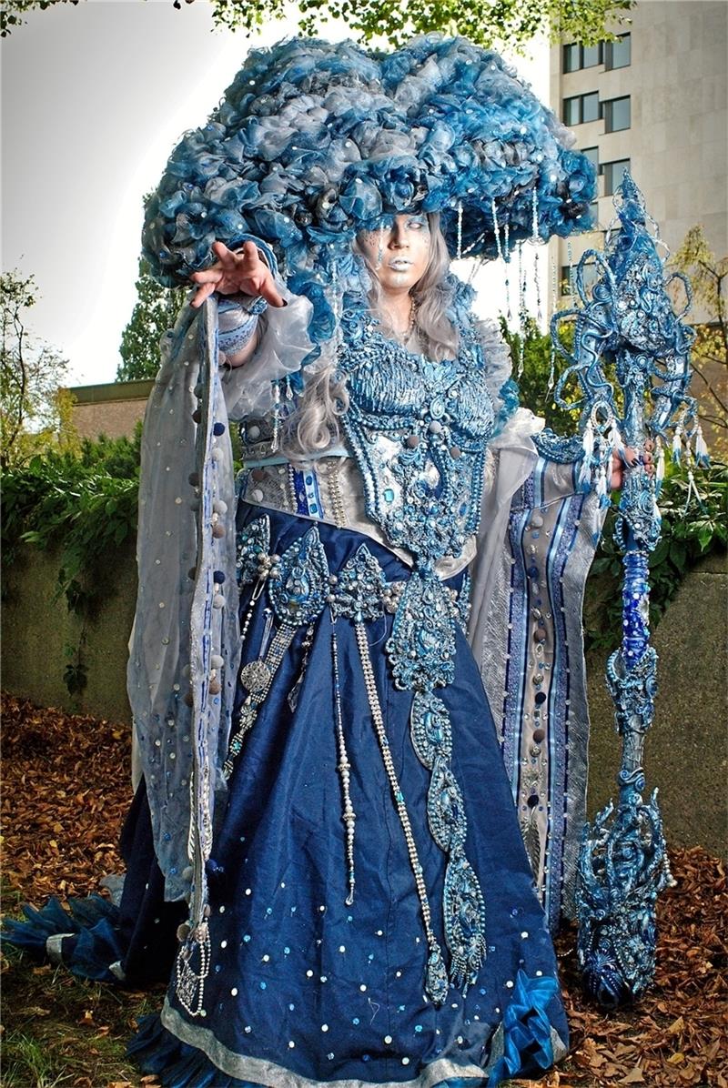 Von einem Kostüm, das sie bei einem anderen Cosplayer sah, inspiriert und passend zum Harz: Die Regenwolke.