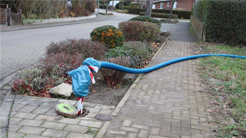 Rohrbruch: Heimerode wieder ohne Wasser Provisorische Wasserleitung