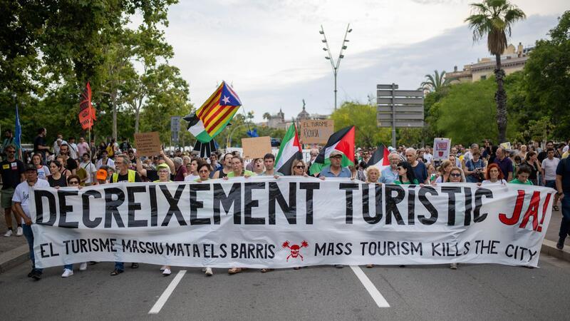 Von einer „Verminderung des Massentourismus jetzt“ erhoffen sich viele Menschen einen bezahlbareren Wohnraum.