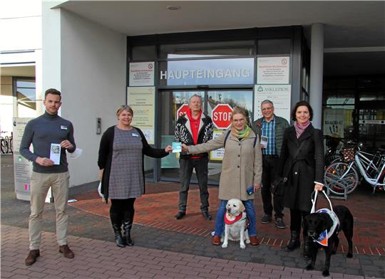Von li: Malte Schmitz, Kerstin Schmidt, Axel Dietsch, Manja Maserati, Claus-Eberhard Roschanski, Hannah Reuter.  Foto: Hohaus