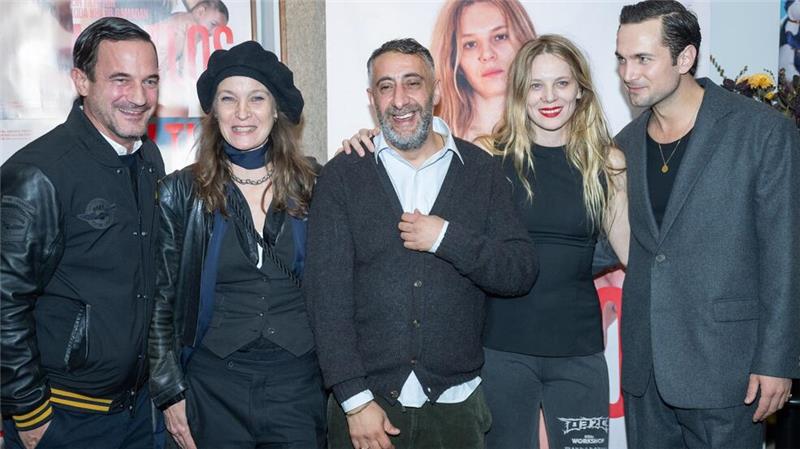 Von links nach rechts: Sönke Möhring, Jeanette Hain, Kida Khodr Ramadan, Lilith Stangenberg und Samuel Schneider.