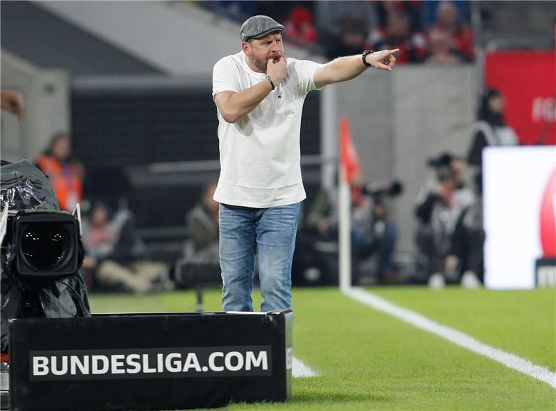 HSV-Probleme auch mit Baumgart größer Von zu großem Druck, endlich aufsteigen zu müssen, will Steffen Baumgart nichts wissen.