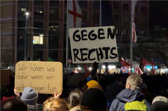 Von Sylt bis München werden an diesem Wochenende Zehntausende Menschen bei Demos gegen rechts erwartet.