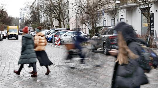 Vor 130 Jahren kam es zum weltweit ersten tödlichen Autounfall einer Fußgängerin in London. (Symbolbild)