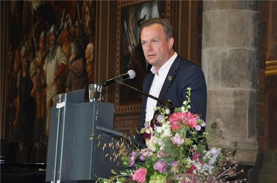 Vor 30 Jahren selbst Abiturient am Ratsgymnasium: Professor Dr. Jens Südekum hält die Festrede bei der Entlassfeier 2025er-Jahrgangs.