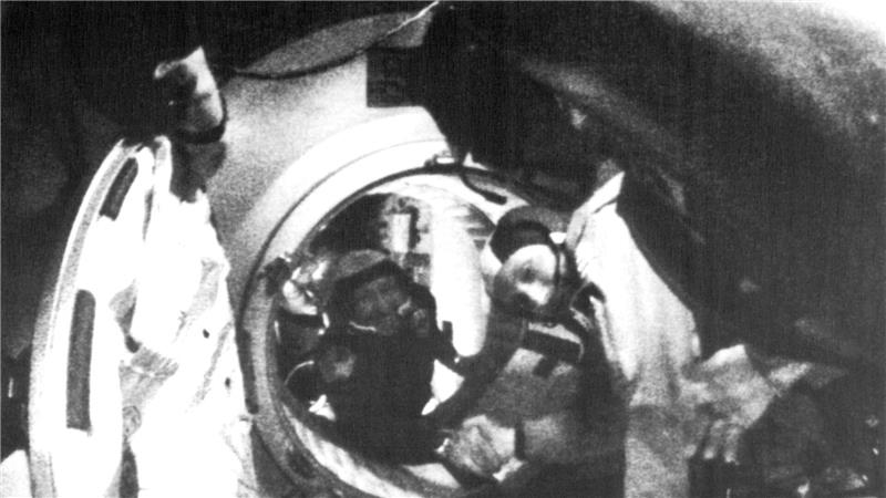 Vor 50 Jahren begann mit dem historischen Händedruck der Russen und Amerikaner im All auch die Zusammenarbeit der Großmächte im Weltraum. (Handout)