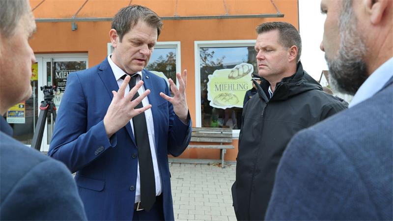 Jäger mit zehn Waffen - Motivsuche beim Schützen von Berngau Vor Ort ist der Schock groß.