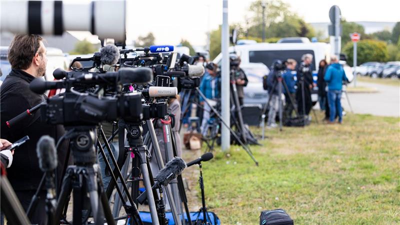 Verdächtiger im Fall Maddie aus Haft entlassen Vor Ort sind viele Medienvertreter.