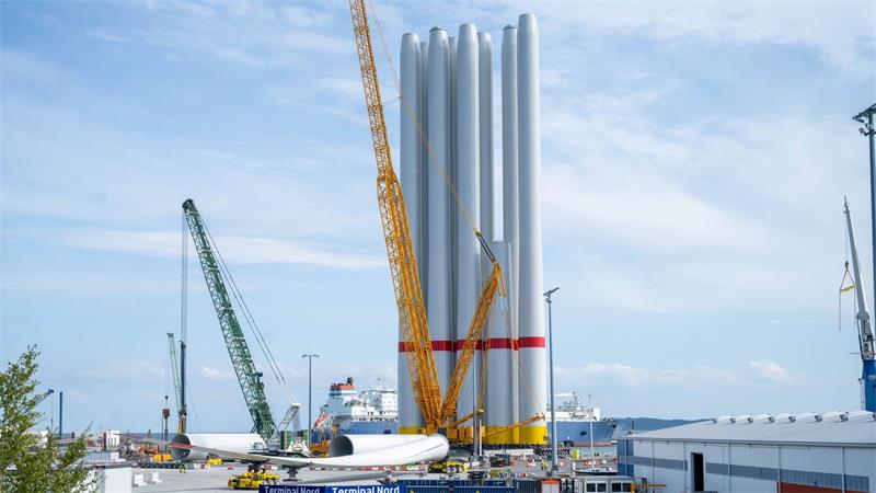 Vor Rügen gibt es mehrere Windparks. Weitere Anlagen werden gebaut.