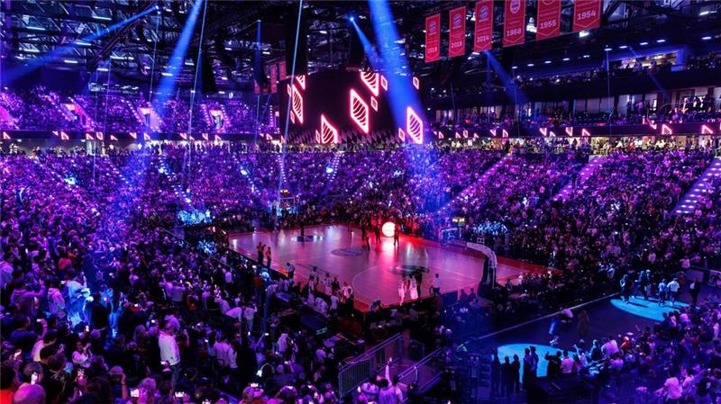 Startcoup in neuer Halle: Bayern-Basketballer schlagen Real Vor Spielbeginn gab es eine kleine Eröffnungszeremonie.