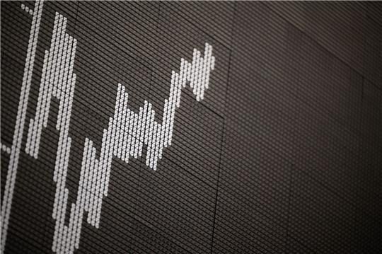 Vor allem Aktionäre der Dax-Konzerne profitieren vom Dividendensegen.