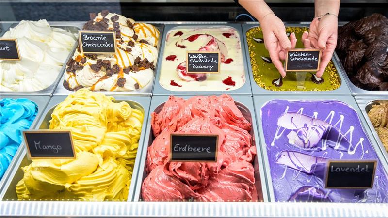 Vanille, Stracciatella, Zitrone – die Eissaison geht los Vor allem Klassiker wie Schokolade und Erdbeere sind in Deutschland gefragt. (Archivbild)