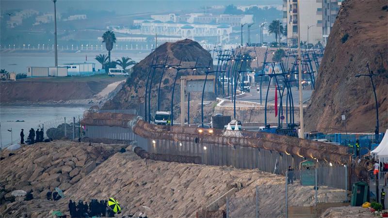 Aufatmen in Ceuta: Trotz Netz-Aufrufen kein neuer Ansturm Vor allem auf der marokkanischen Seite der Grenze wurden die Sicherheitsmaßnahmen deutlich verschärft.