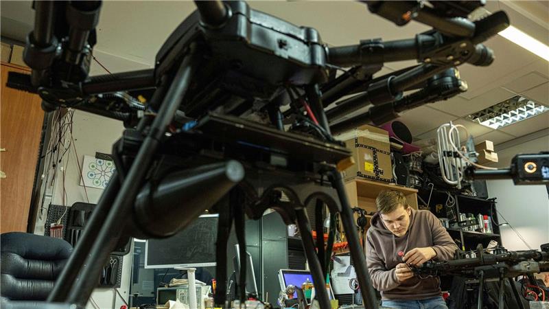 Kiew: Ukraine stellt 40 Prozent ihrer Waffen selbst her Vor allem bei Drohnen macht die ukrainische Rüstungsindustrie rasch Fortschritte. (Archivbild)