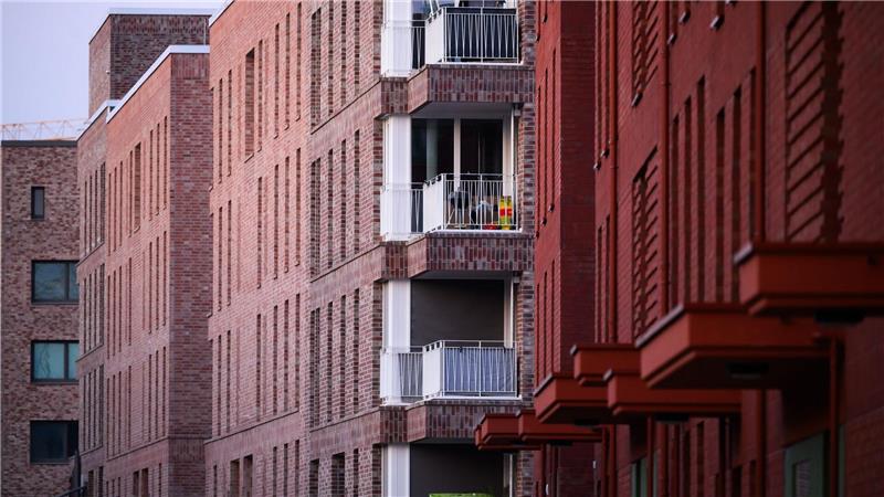 Vor allem bei Mehrfamilienhäusern stiegen die neu vergebenen Kredite sprunghaft (Archivbild)