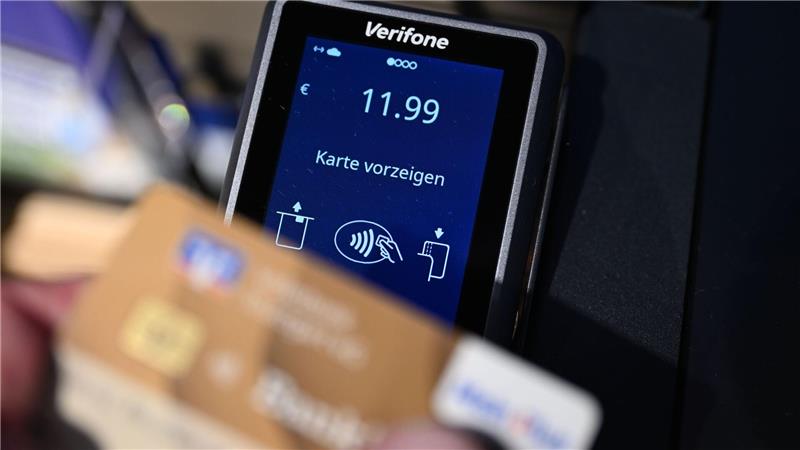 Vor allem das kontaktlose Bezahlen ist beliebt. (Symbolbild)