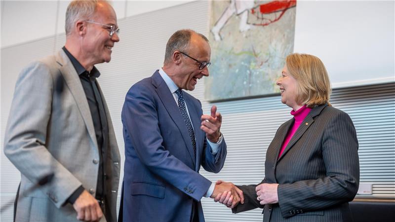 Merz wirbt für Koalition ohne rote Linien Vor allem für SPD-Chefin Bas hat Merz nette Worte parat.