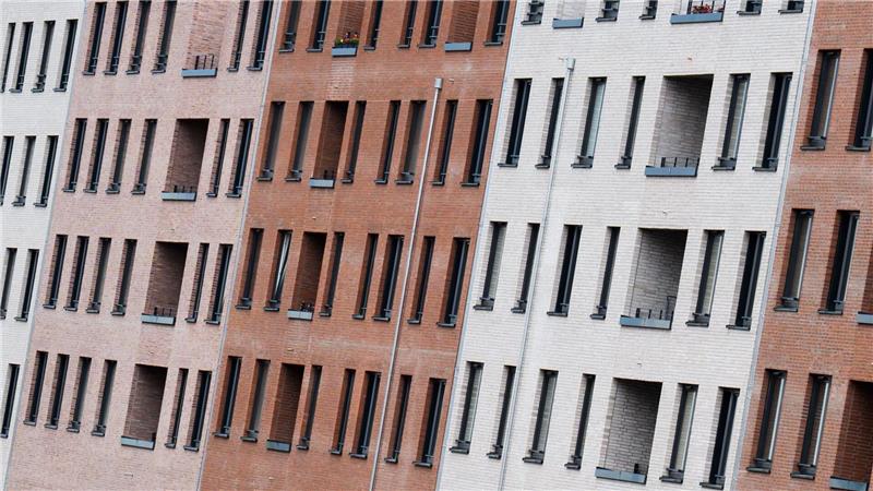 Volksbanken erwarten deutlich steigende Immobilienpreise Vor allem in Ballungsräumen ist bezahlbarer Wohnraum knapp. (Archivbild)
