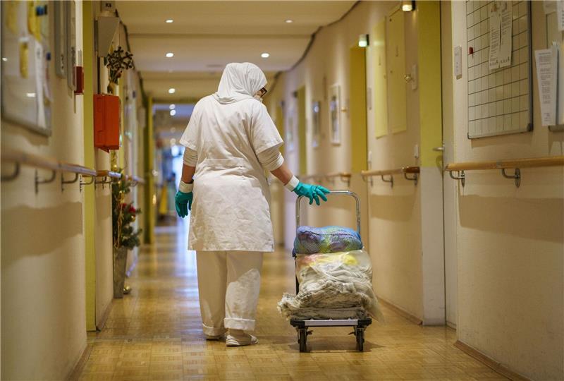 Vor allem in Reinigungsberufen und in der Gastronomie gibt es laut Statistischem Bundesamt überdurchschnittlich viele Erwerbstätige mit Migrationshintergrund.