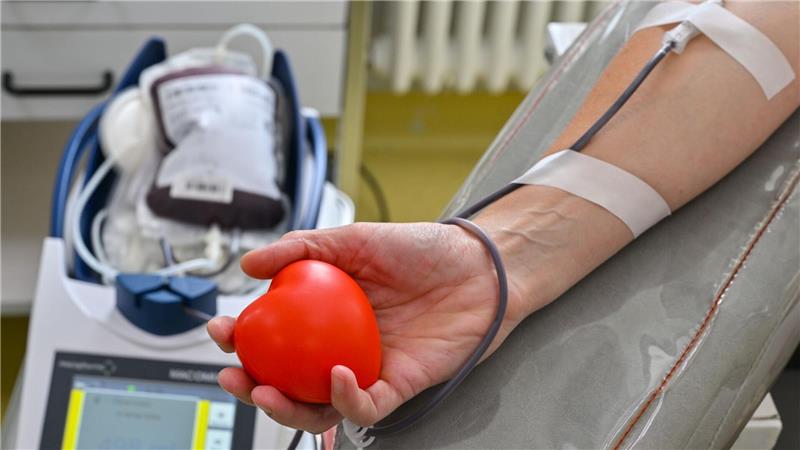 Kreis der Blutspender schrumpft – Jüngere gefragt Vor allem jüngeren Altersgruppen sind gefragt, Blut zu spenden.