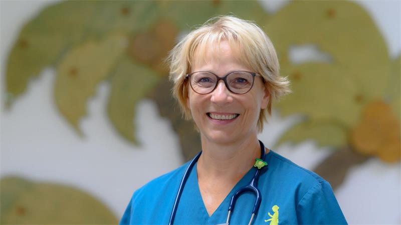 Vor allem mit Blick auf bildungsferne Familien ist die Ärztin wegen des Gesundheits-Sparpakets besorgt. 