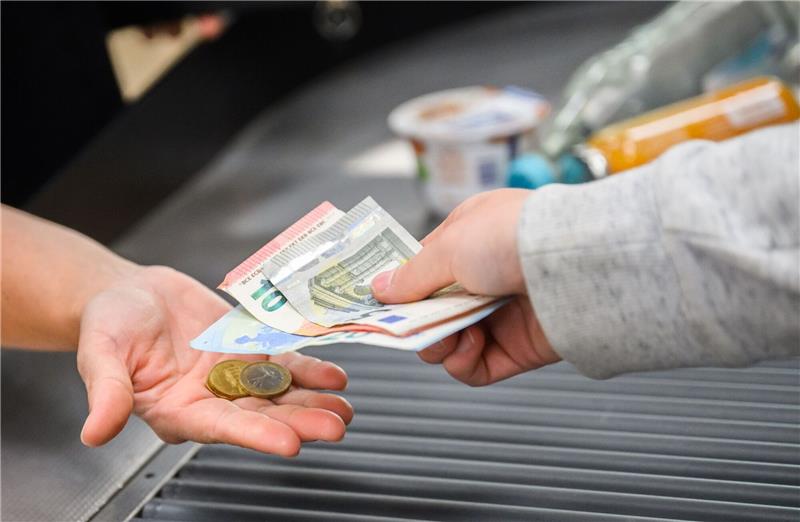 Vor allem um 3,2 Prozent gesunkene Energiepreise, die im vergangenen Jahr nach Beginn des russischen Angriffskrieges stark gestiegen waren, dämpften nun die Inflation im Oktober.