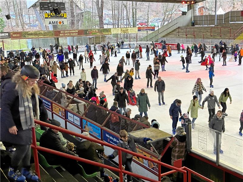 Vor allem zwischen den Jahren feiert das Eisstadion in dieser Saison Besucherrekorde an Eisläufern, nach dem 11. April aber ist erst einmal Pause.  Archivfoto: Eggers.