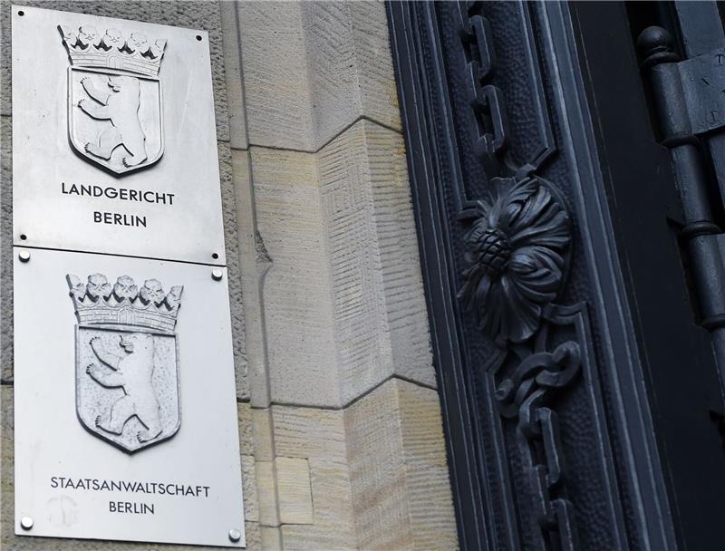 Vor dem Berliner Landgericht hat der Prozess gegen einen Mann und eine Frau begonnen, die einen Obdachlosen attackiert und tödlich verletzt haben sollen.