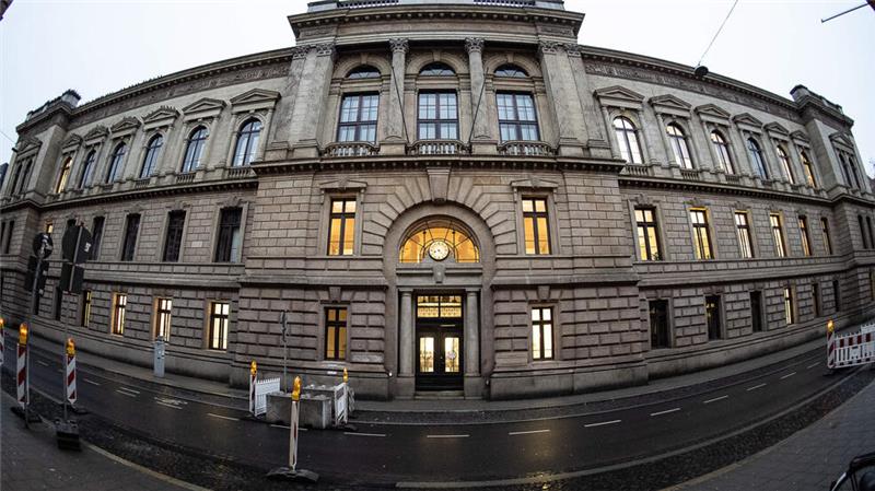 Neuer Ärger für Politiker, der wegen Kinderpornografie angeklagt ist Vor dem Landgericht Braunschweig muss sich ein Kommunalpolitiker aus dem Landkreis Goslar in einem Insolvenzverfahren verantworten, der wegen des Besitzes von Kinderpornografie angeklagt ist. Mit ihm steht der Liebenburger Spediteur Jonas H. vor Gericht, der einer Kokainbande angehörte und wegen Drogenhandels zu einer langjährigen Haftstrafe verurteilt wurde.
