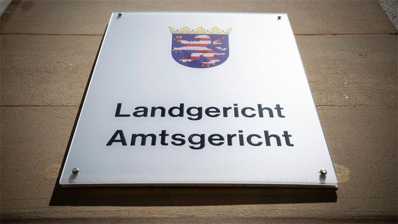 Deutsche Bank erzielt Vergleich: Millionen-Klage vom Tisch Vor dem Landgericht Frankfurt sollte die Schadenersatzklage eines ehemaligen Deutsche-Bank-Mitarbeiters in dieser Woche verhandelt werden. Nun hat der Kläger seine Klage zurückgezogen. (Symbolbild)
