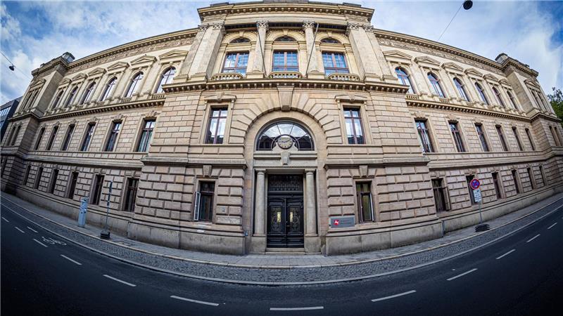 Neues Großverfahren im VW-Dieselskandal startet im November Vor dem Landgericht müssen sich weitere Ex-VW-Manager wegen des Diesel-Skandals verantworten. (Archivfoto)