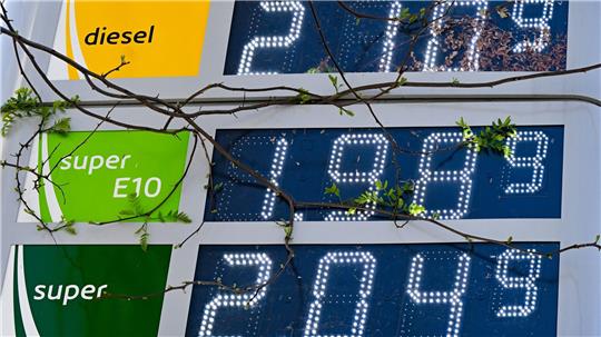 Vor dem Preissprung am Mittag gab es an einigen Tankstellen Benzin für weniger als 2 Euro. 