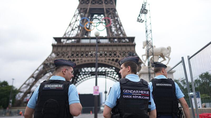 Vor dem Start der Sommerspiele ist die Polizeipräsenz in Paris deutlich erhöht worden.