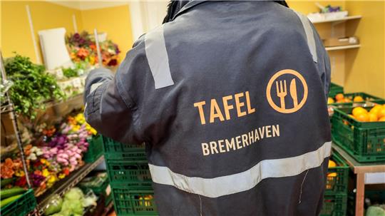 Vor der Eröffnung bildete sich eine kleine Schlange vor der Tür. 