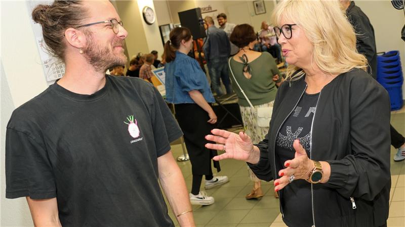 Politik-Aktivist Semsrott in Magdeburg: „Bock zu kämpfen“ Vor der Lesung tauschten sich Autor Arne Semsrott und Magdeburgs Oberbürgermeisterin Simone Borris (parteilos) aus.